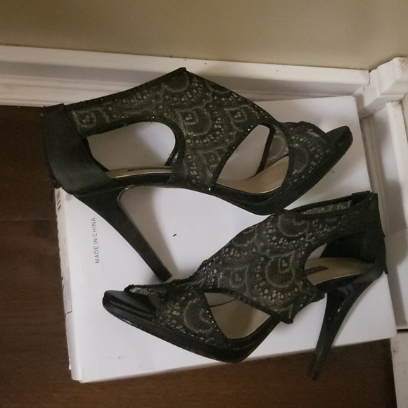 Gorgeous Lace 4" Heels Size 9.5 - Picture 5 of 12